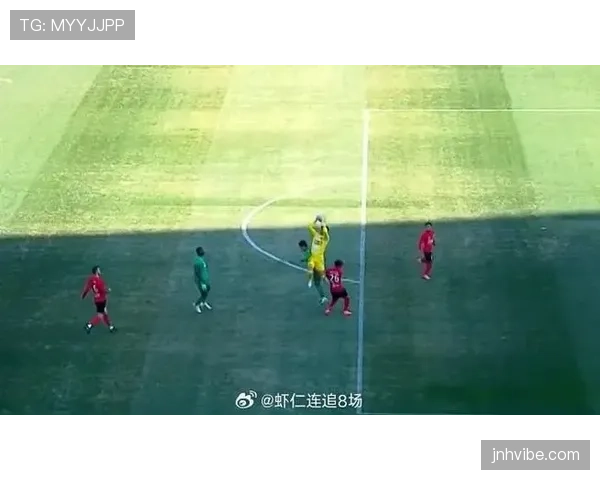 守门员犯规的界定与判罚：禁区内外处罚差异